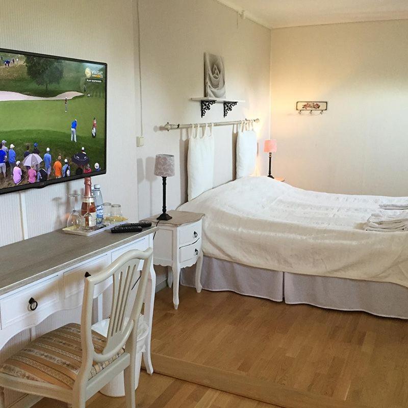 Herrgards Hotell Gyllene Haesten Vastervik Bagian luar foto