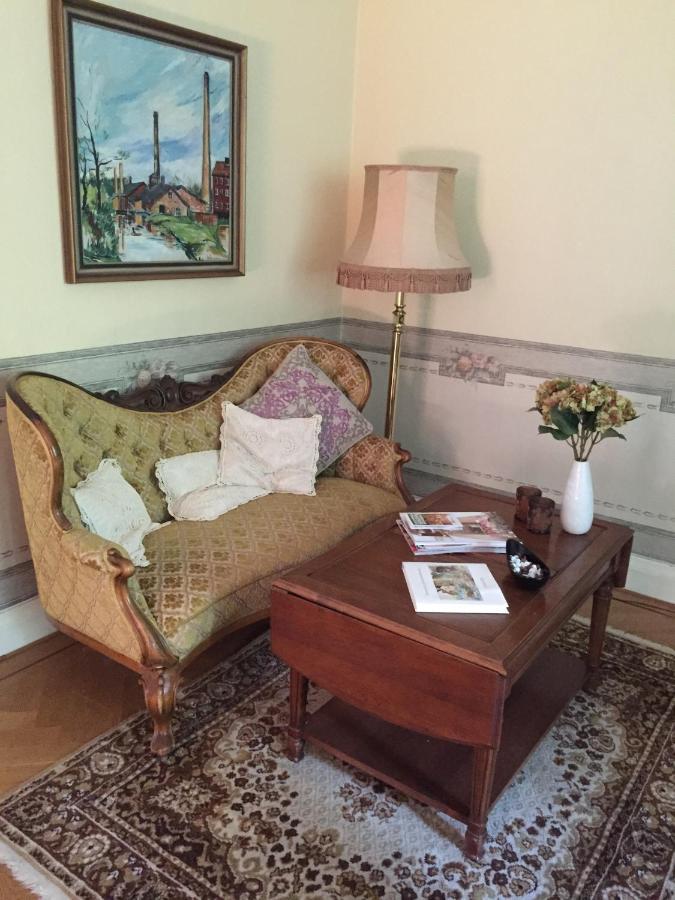 Herrgards Hotell Gyllene Haesten Vastervik Bagian luar foto