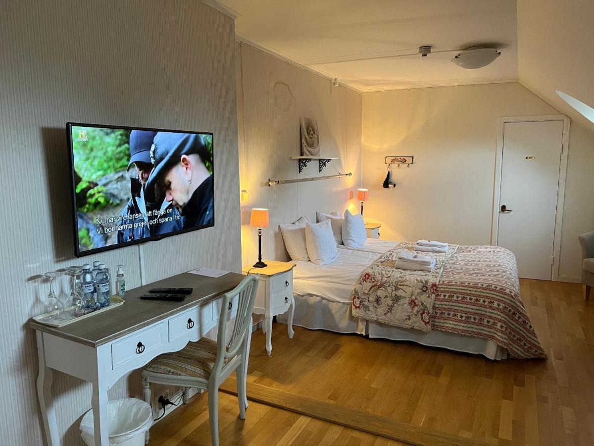 Herrgards Hotell Gyllene Haesten Vastervik Bagian luar foto