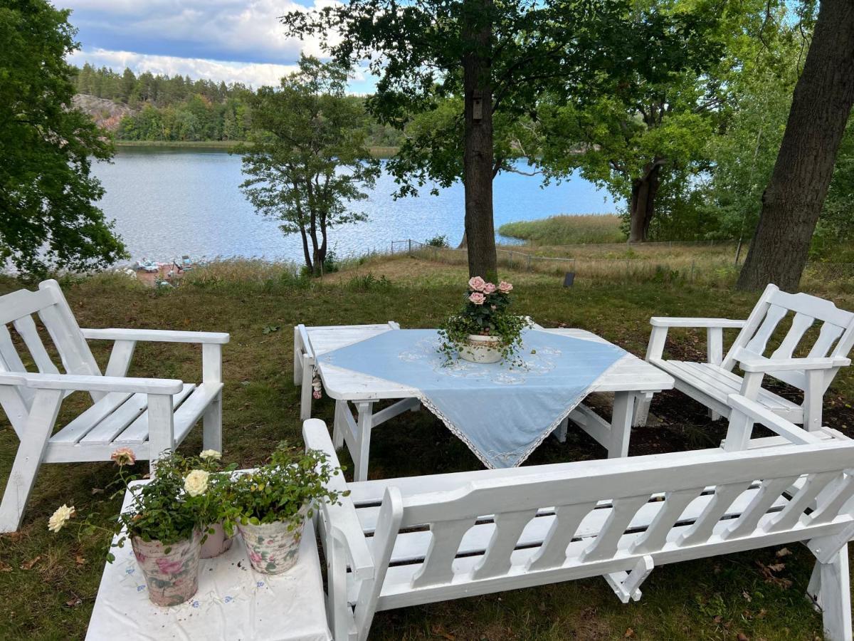 Herrgards Hotell Gyllene Haesten Vastervik Bagian luar foto