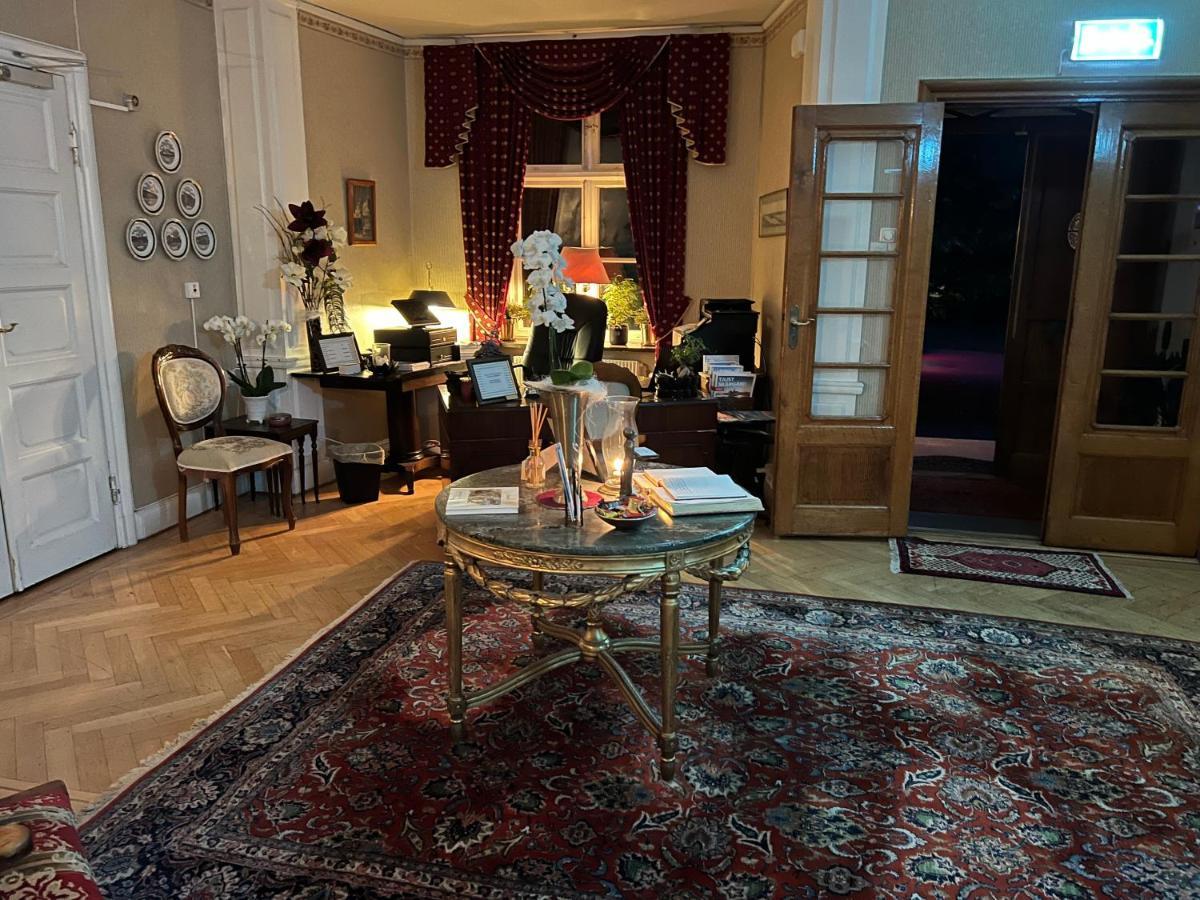 Herrgards Hotell Gyllene Haesten Vastervik Bagian luar foto
